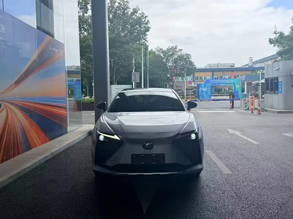 Lexus RZ — фото 2