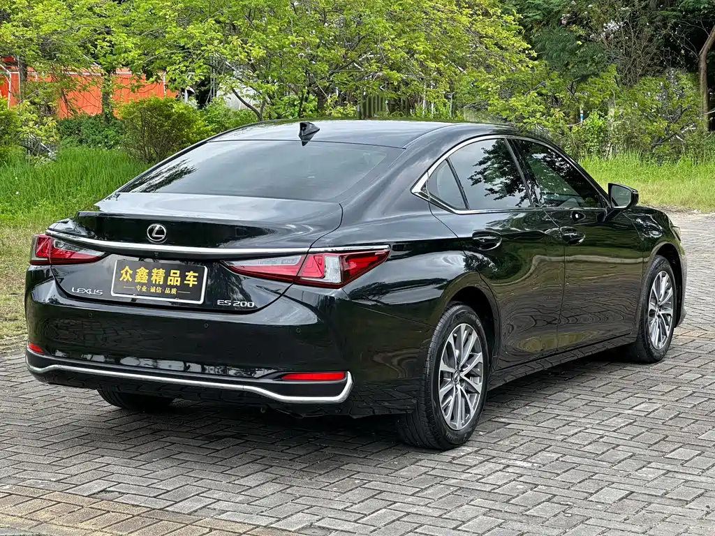 Lexus ES — фото 14