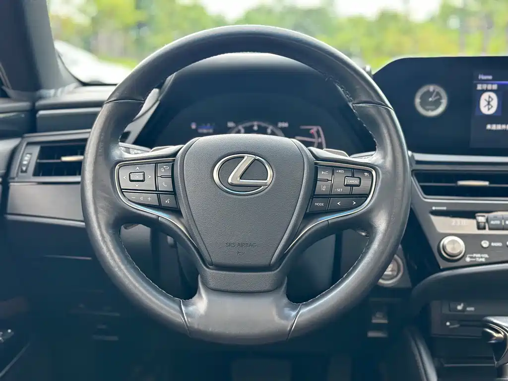 Lexus ES — фото 10