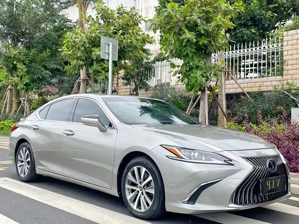 Lexus ES — фото 4