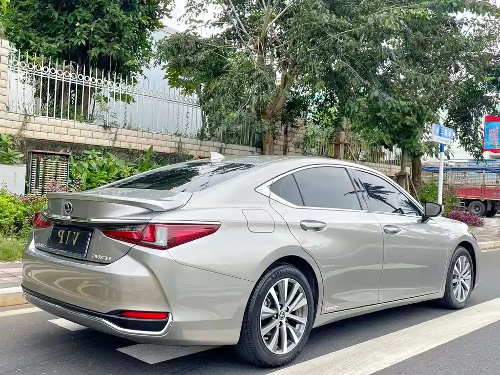 Lexus ES — фото 8