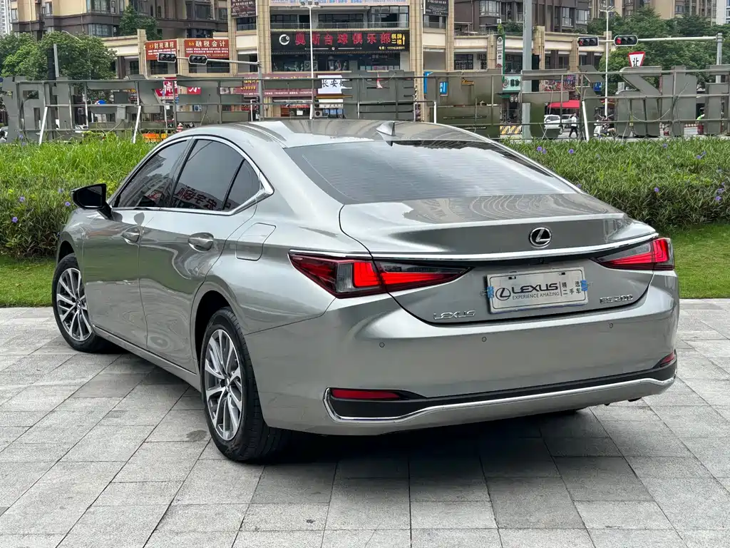 Lexus ES — фото 6