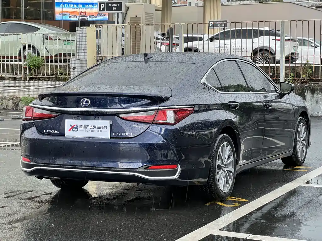Lexus ES — фото 24
