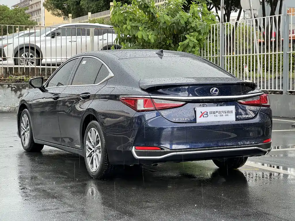Lexus ES — фото 25