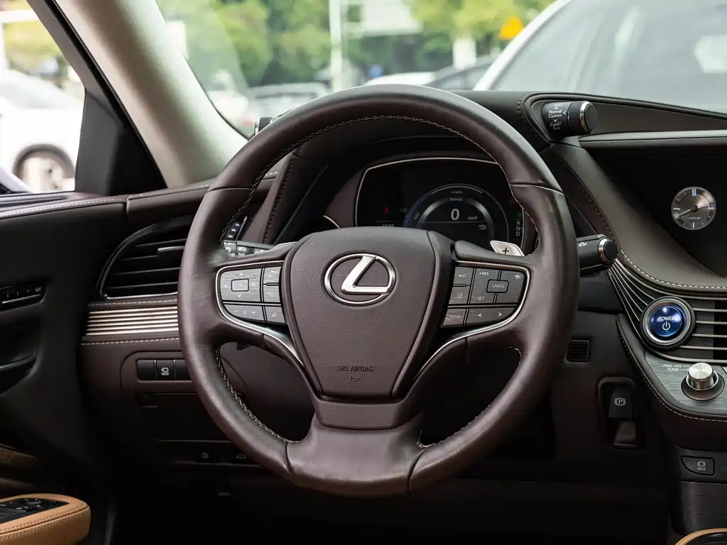 Lexus LS — фото 14