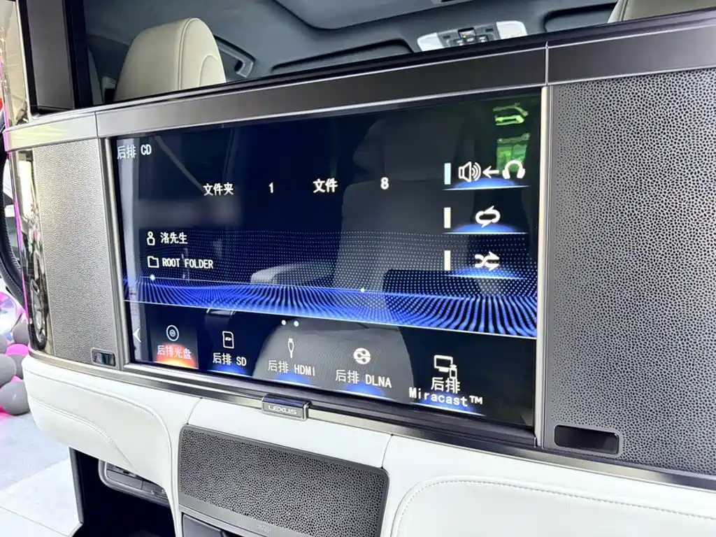 Lexus LM — фото 20
