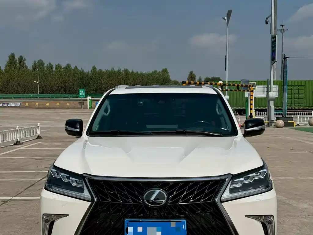 Lexus LX — фото 2