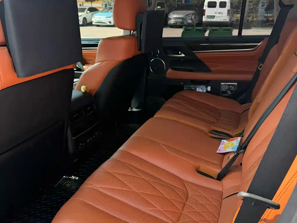 Lexus LX — фото 7