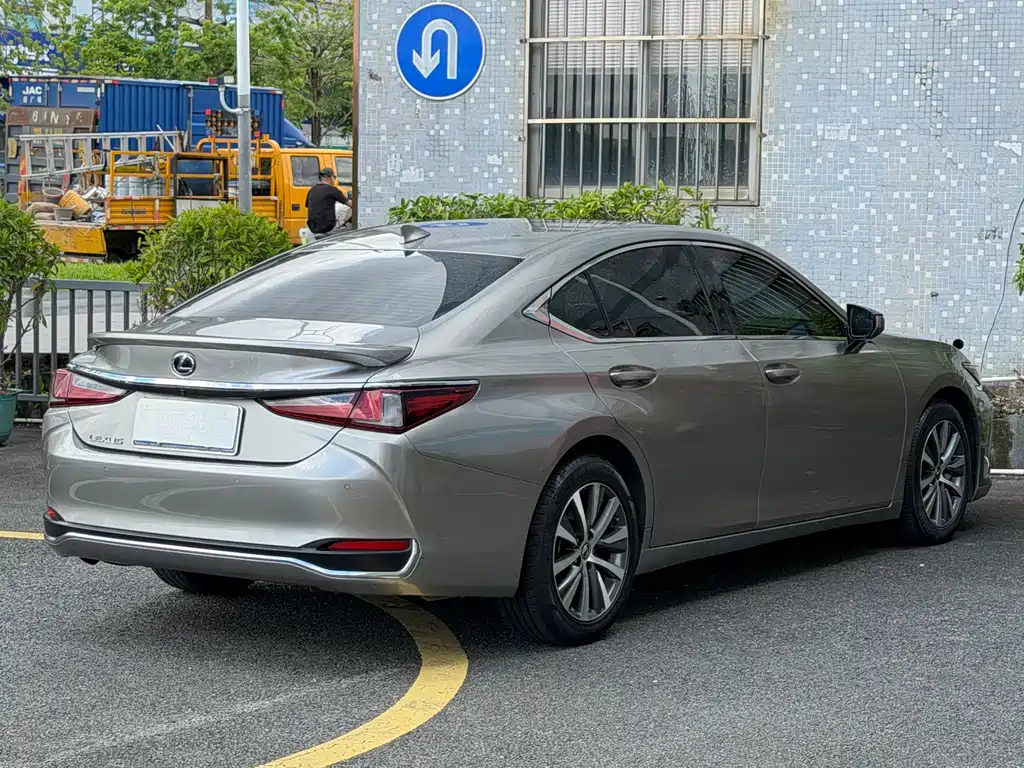 Lexus ES — фото 9
