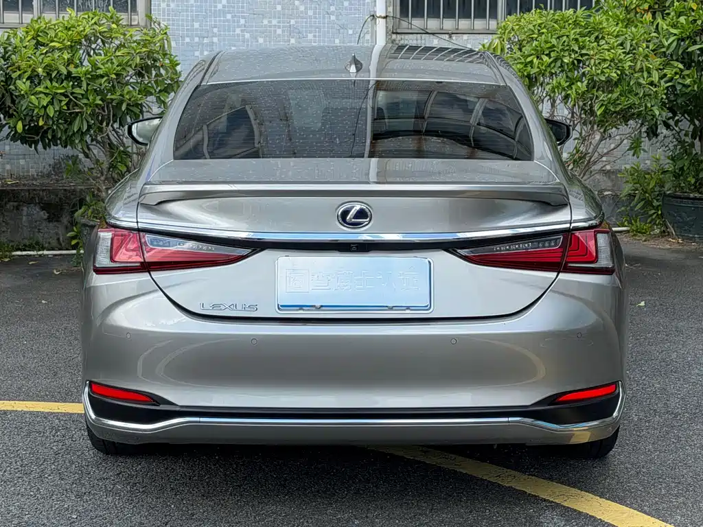 Lexus ES — фото 10