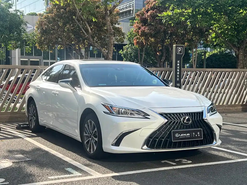Lexus ES — фото 3