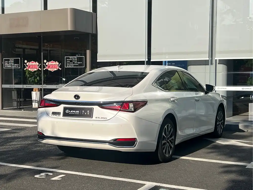 Lexus ES — фото 7