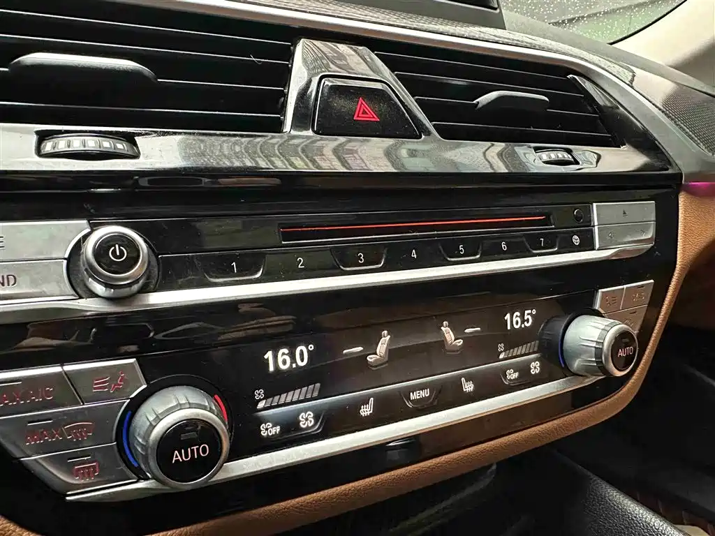 BMW 5 Series — фото 14