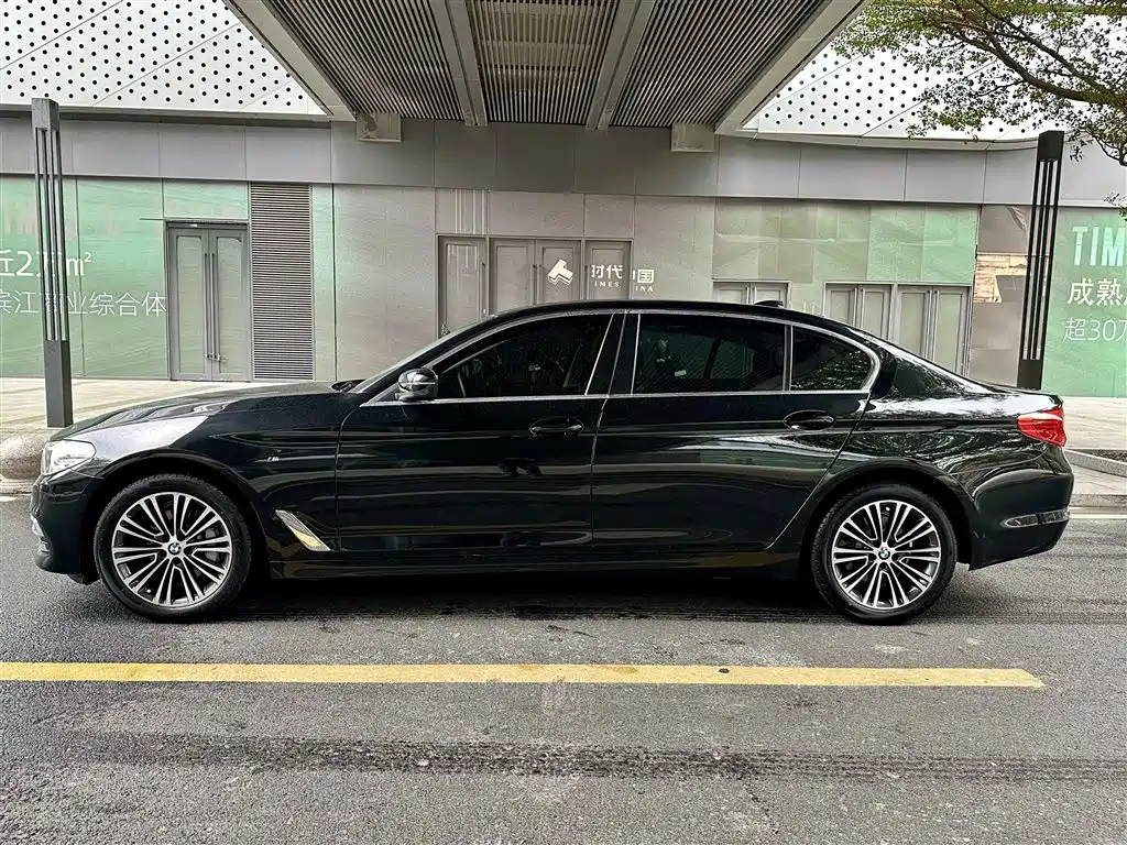 BMW 5 Series — фото 4