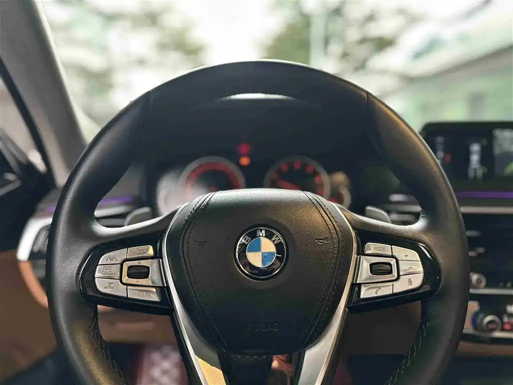 BMW 5 Series — фото 10