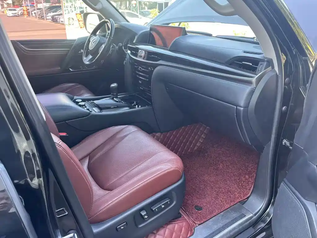 Lexus LX — фото 7