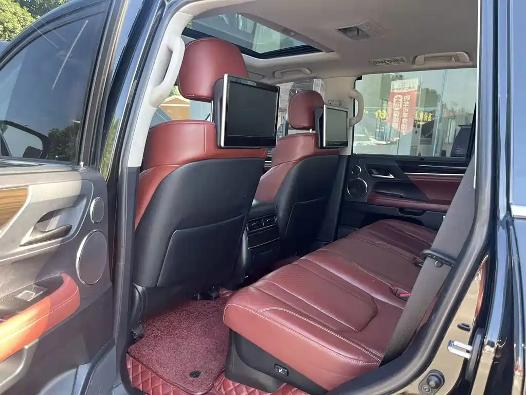 Lexus LX — фото 8