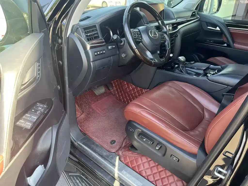Lexus LX — фото 9