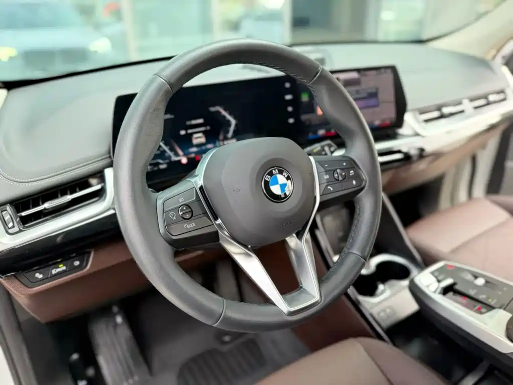 BMW X1 — фото 5