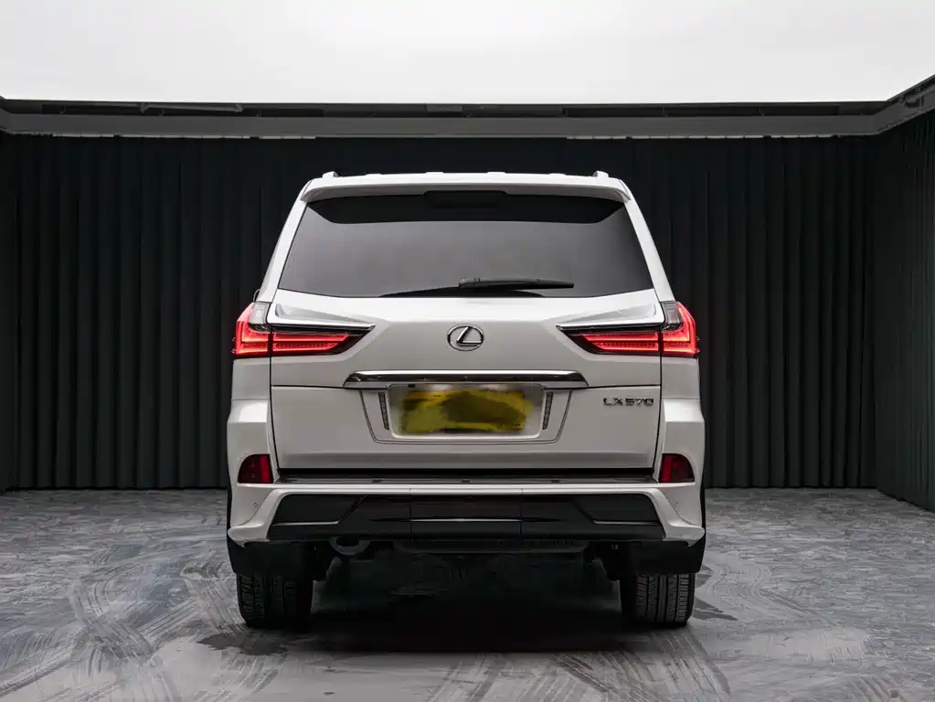 Lexus LX — фото 5