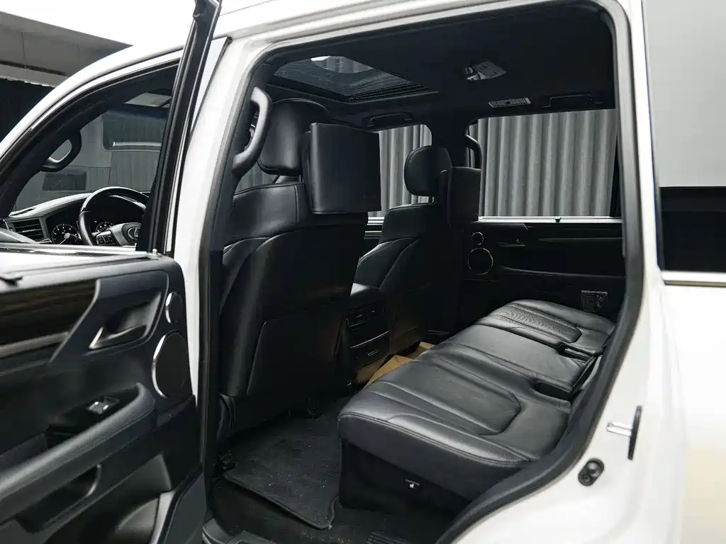 Lexus LX — фото 7