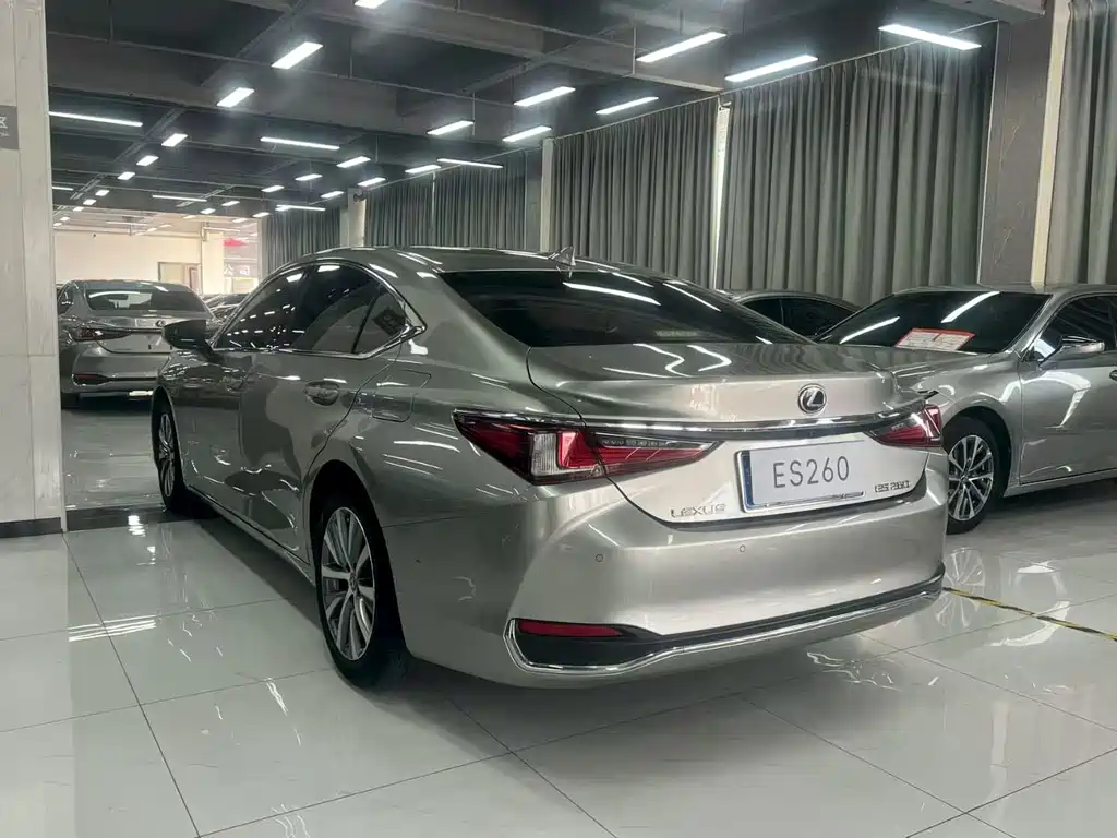 Lexus ES — фото 9