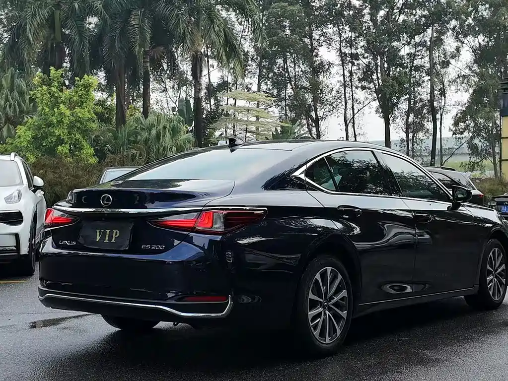 Lexus ES — фото 13