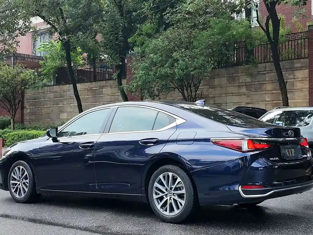 Lexus ES — фото 14