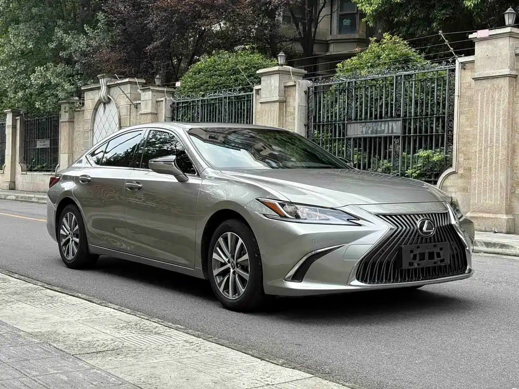 Lexus ES — фото 3