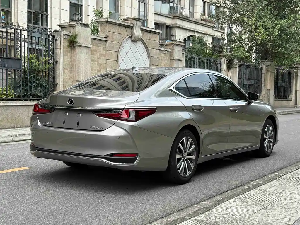 Lexus ES — фото 4