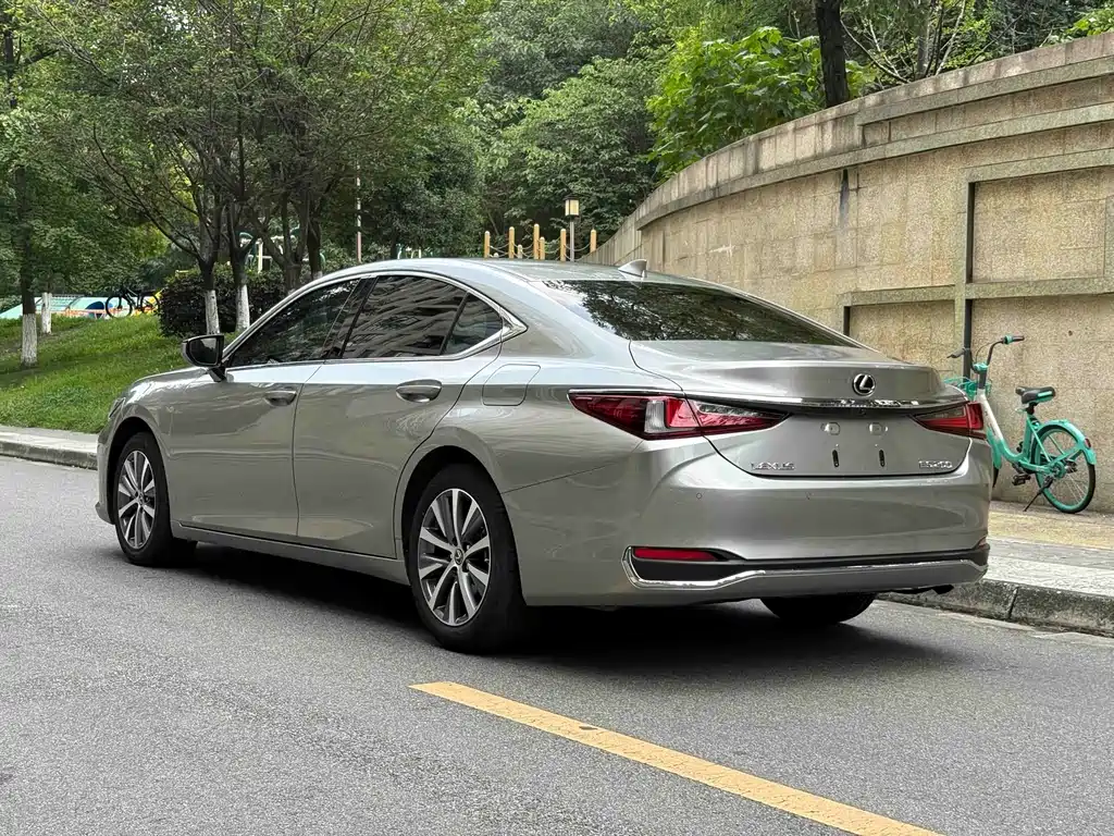 Lexus ES — фото 6