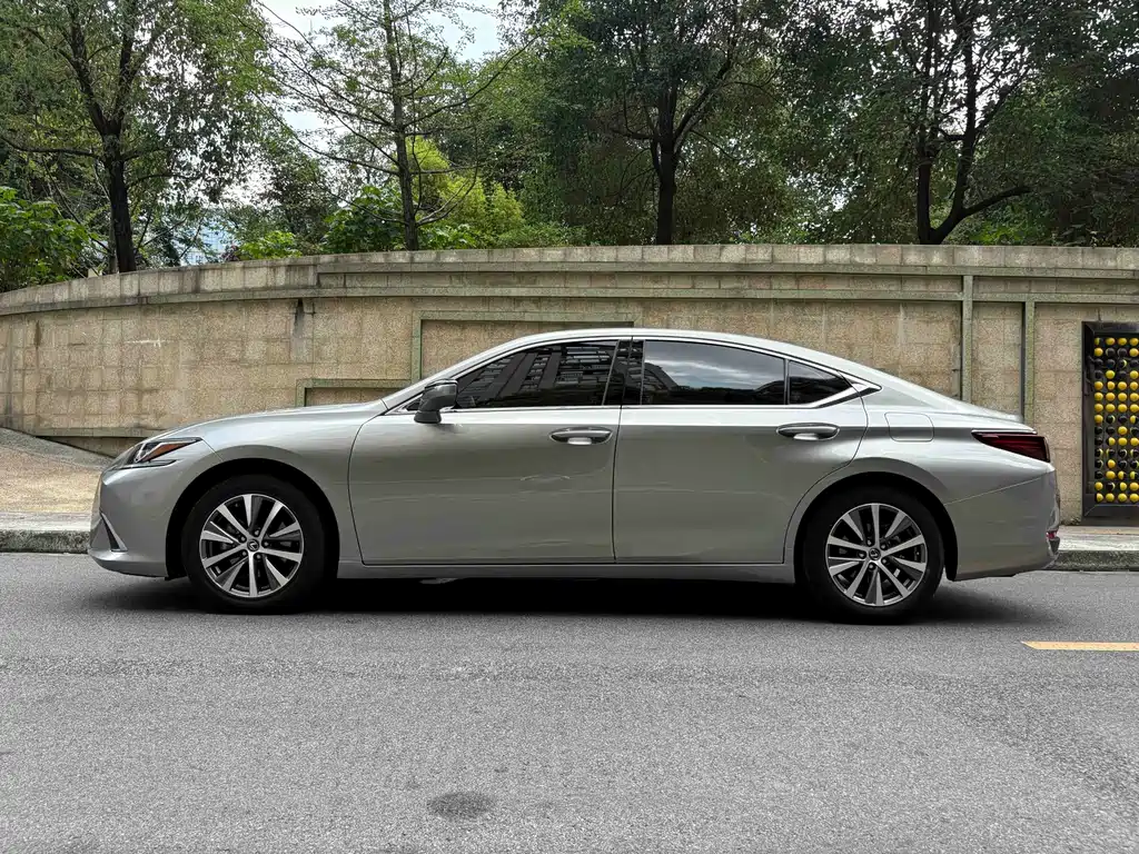 Lexus ES — фото 7