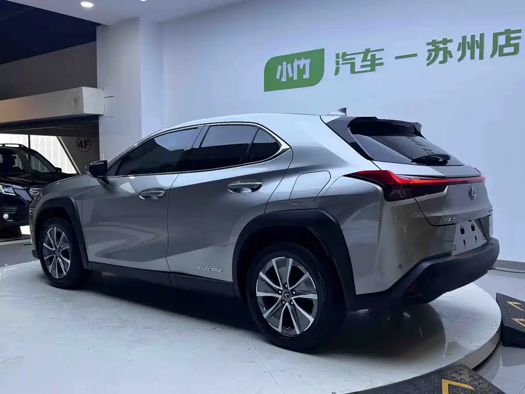 Lexus UX New Energy — фото 2