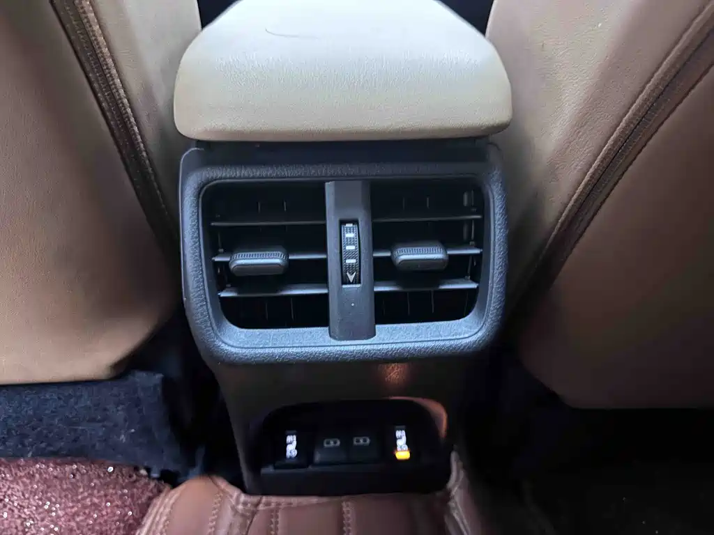 Lexus UX New Energy — фото 15