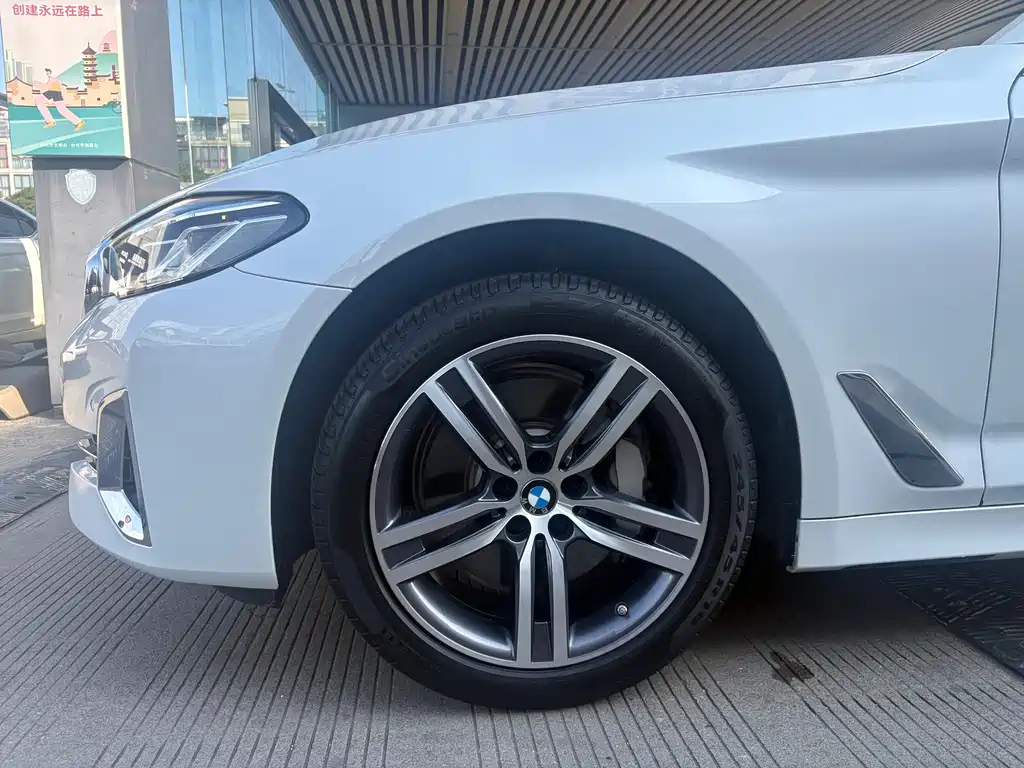 BMW 5 Series — фото 2