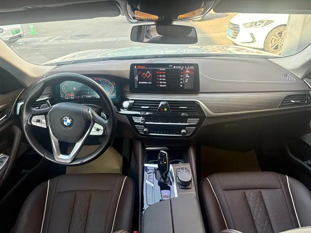 BMW 5 Series — фото 14