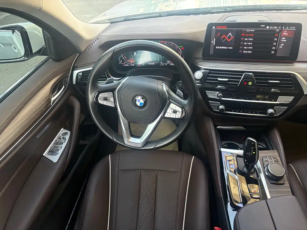 BMW 5 Series — фото 15