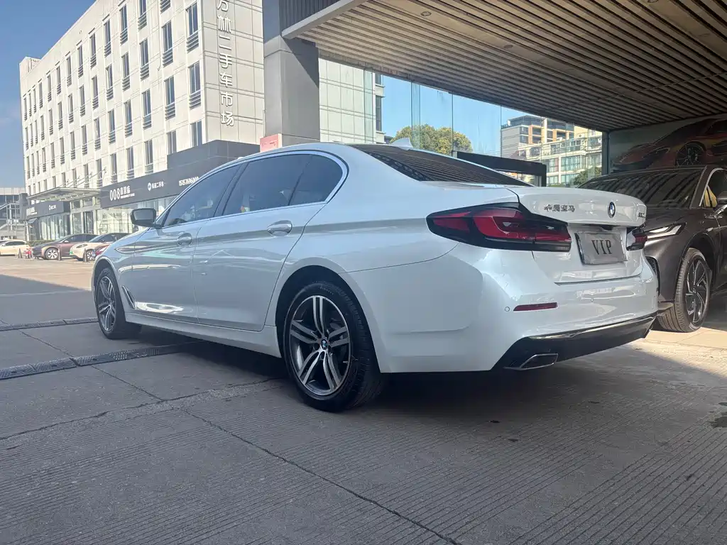 BMW 5 Series — фото 5