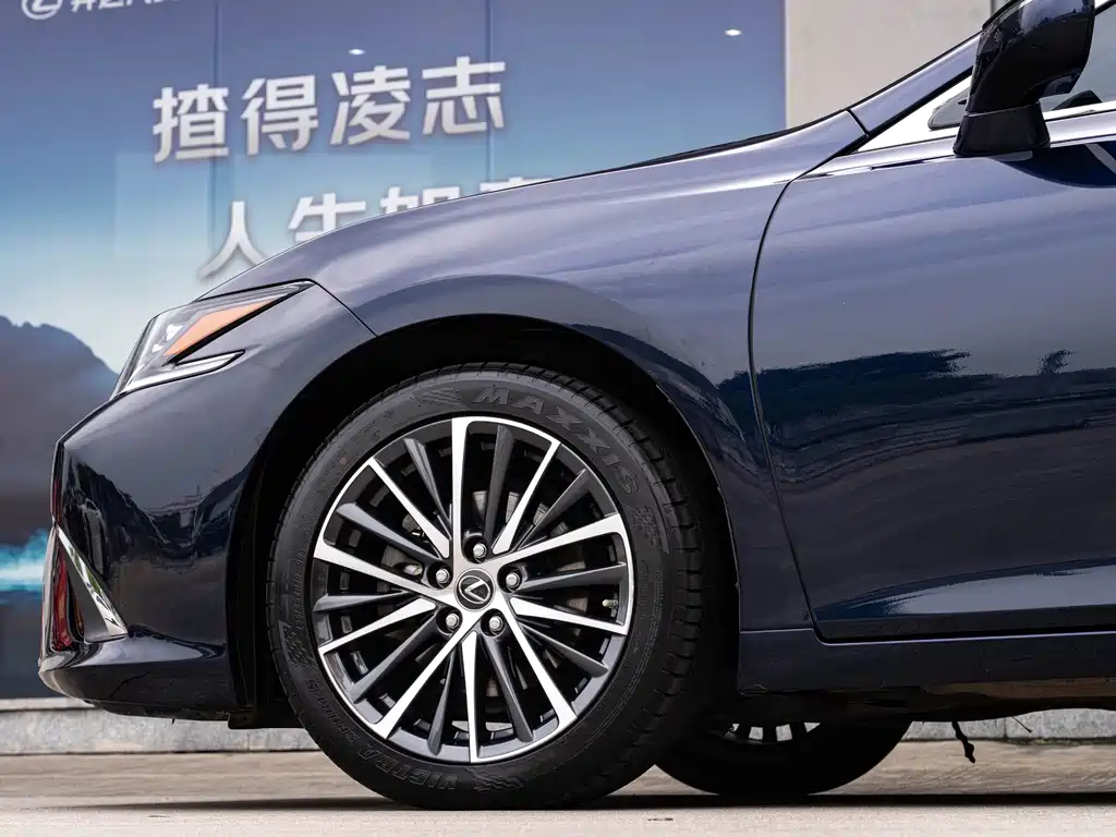 Lexus ES — фото 8