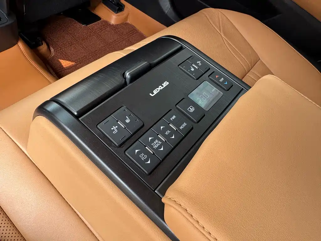 Lexus ES — фото 13