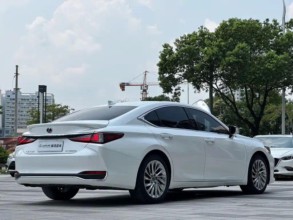 Lexus ES — фото 6