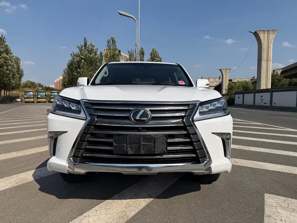 Lexus LX — фото 2