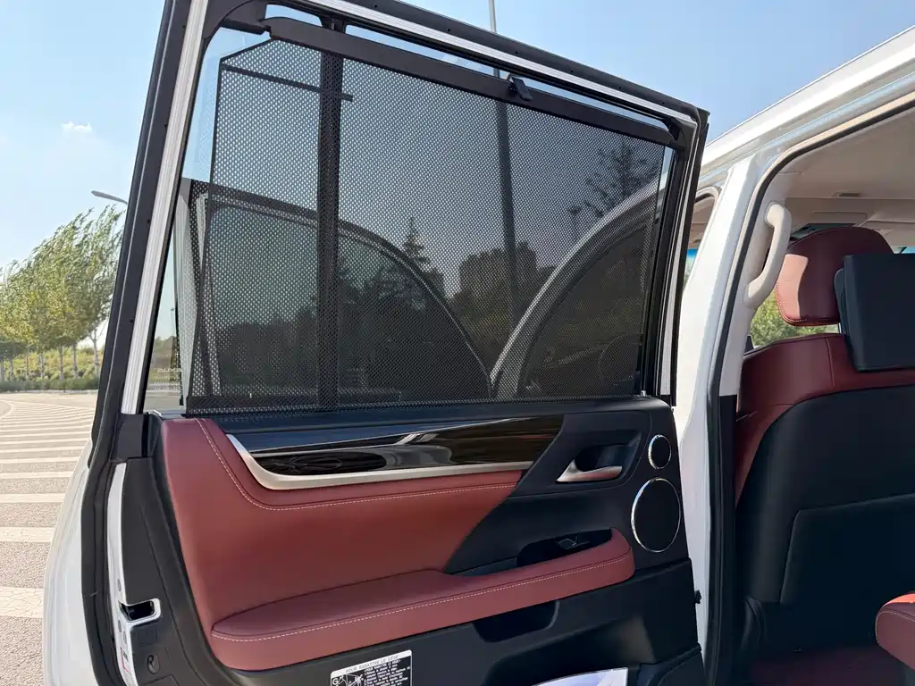 Lexus LX — фото 15