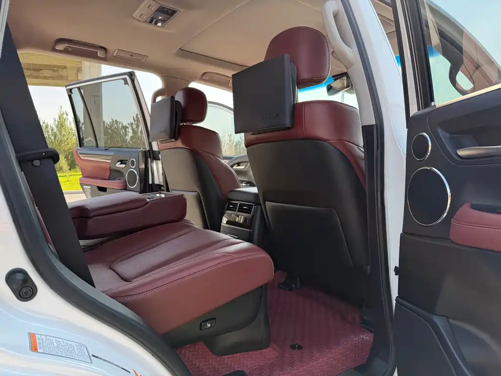 Lexus LX — фото 18