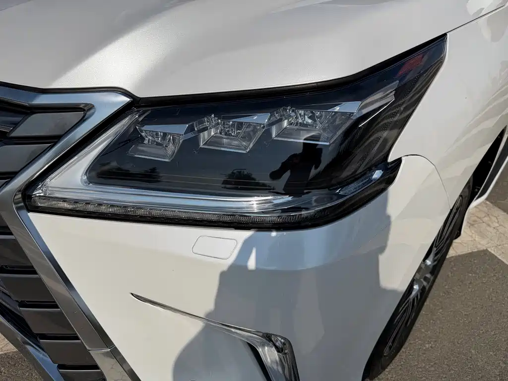 Lexus LX — фото 22