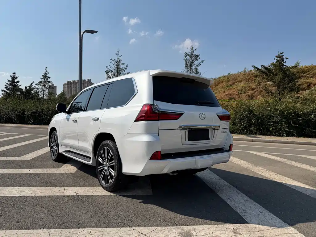 Lexus LX — фото 4