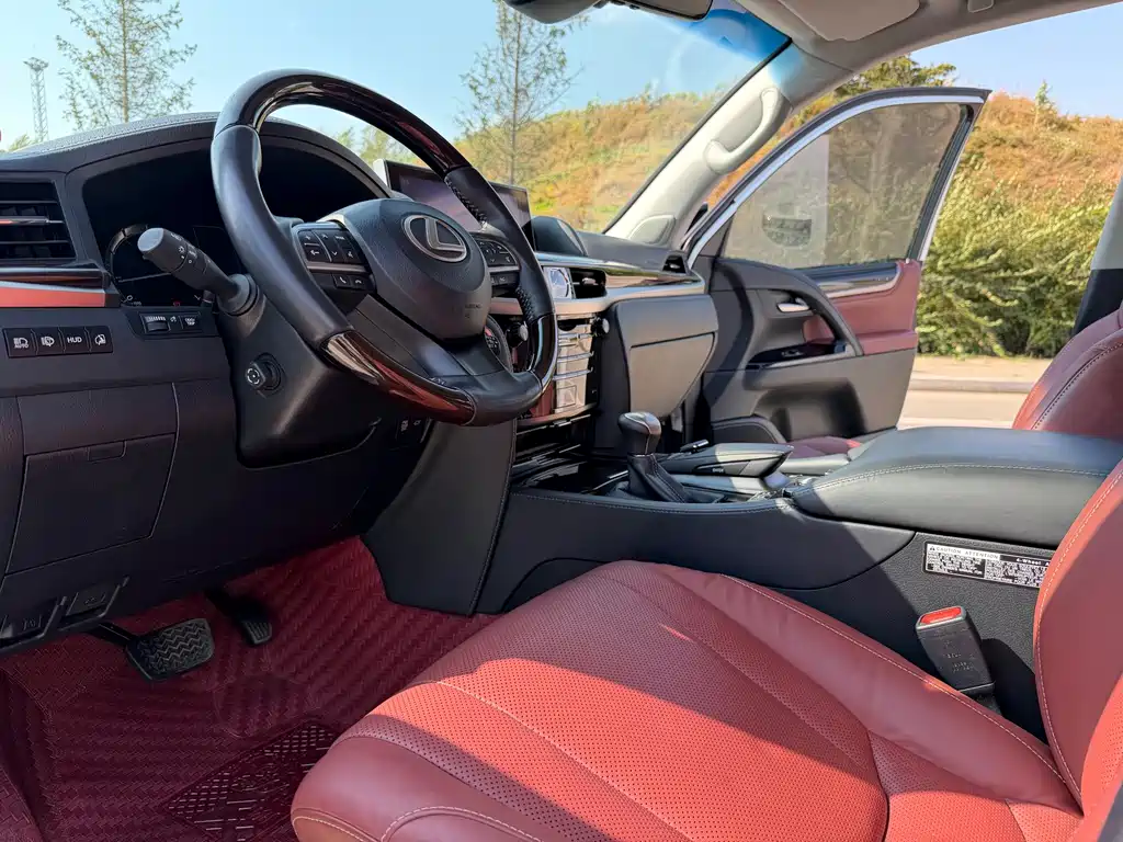 Lexus LX — фото 9