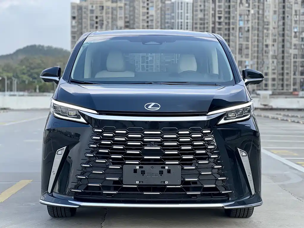 Lexus LM — фото 3