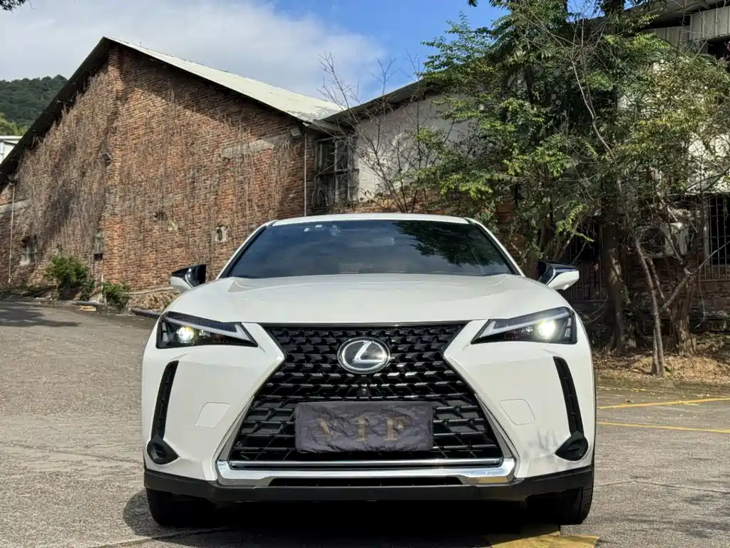 Lexus UX — фото 2