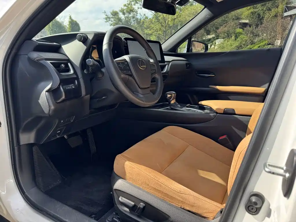 Lexus UX — фото 4